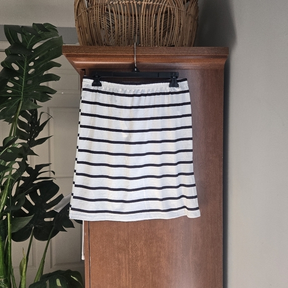 Source Unknown Dresses & Skirts - White Skirt With Black Stripes